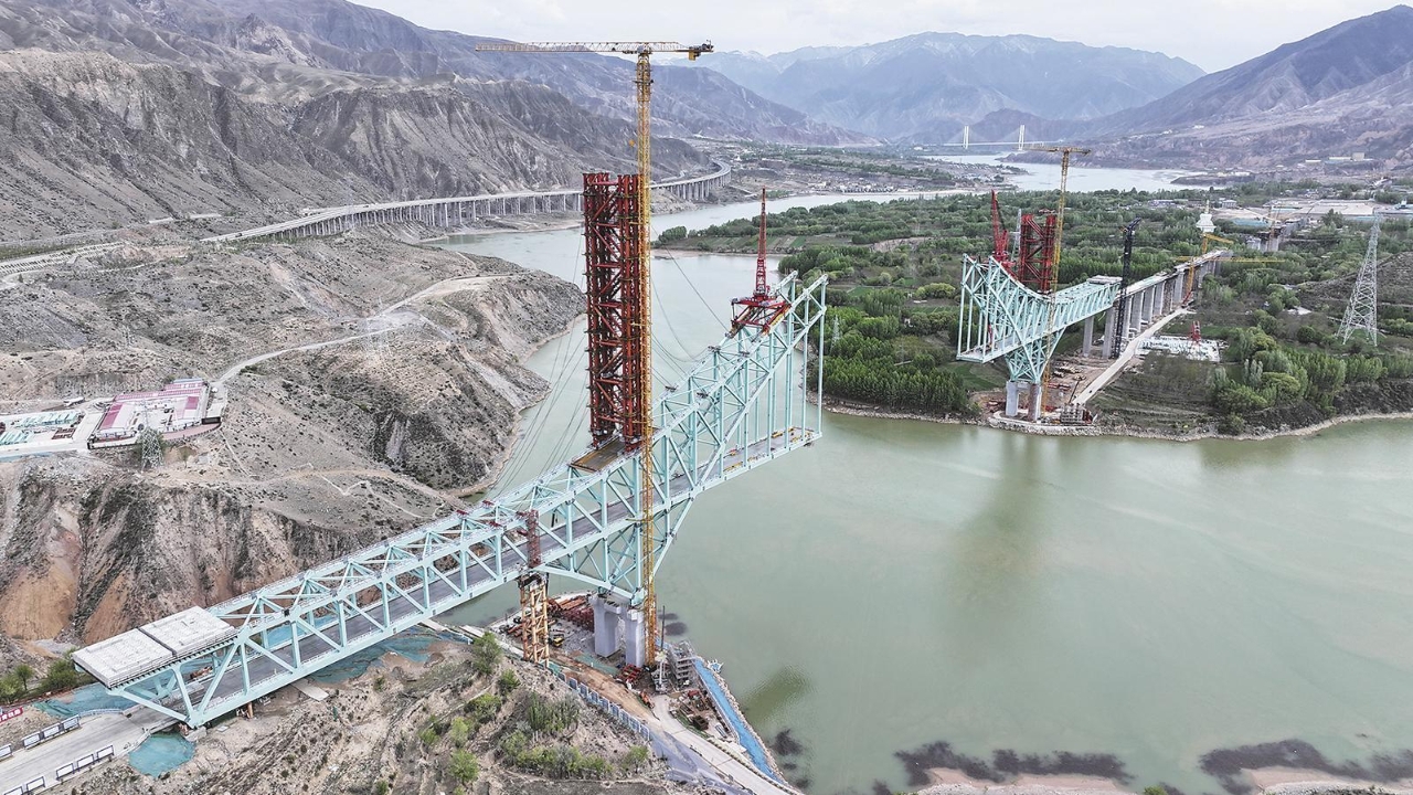 สะพานจีนกำลังก่อสร้างสายเคเบิลขาด เสียชีวิต 7 สูญหาย 9 ราย