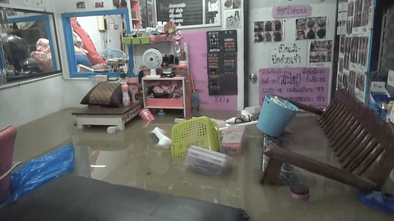 ฝนถล่มเชียงใหม่กว่า 2 ชม. ทำน้ำป่าจากดอยสุเทพหลากท่วม "ชุมชนช่างเคี่ยน" กลางดึก