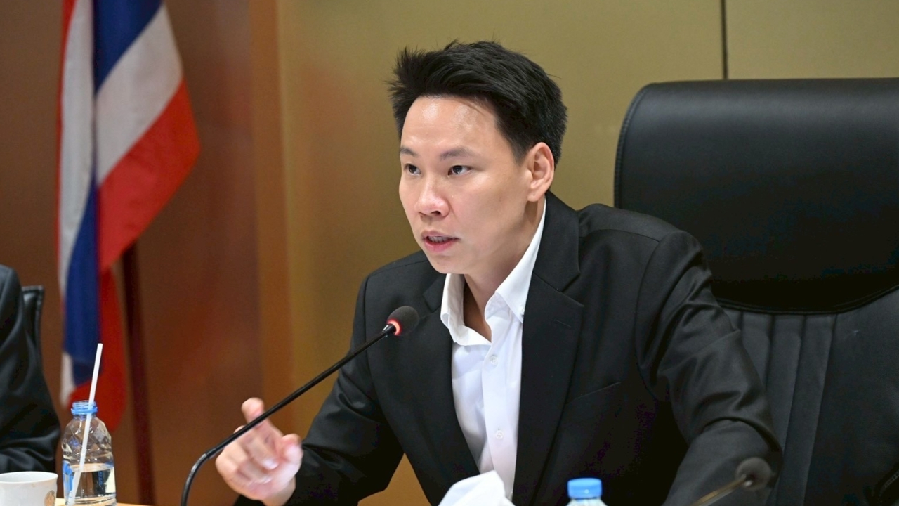 “อรรถกร” แก้ราคาข้าวโพดตกต่ำ ให้โรงงานเปิดรับซื้อ 9 บาทต่อกิโลกรัม