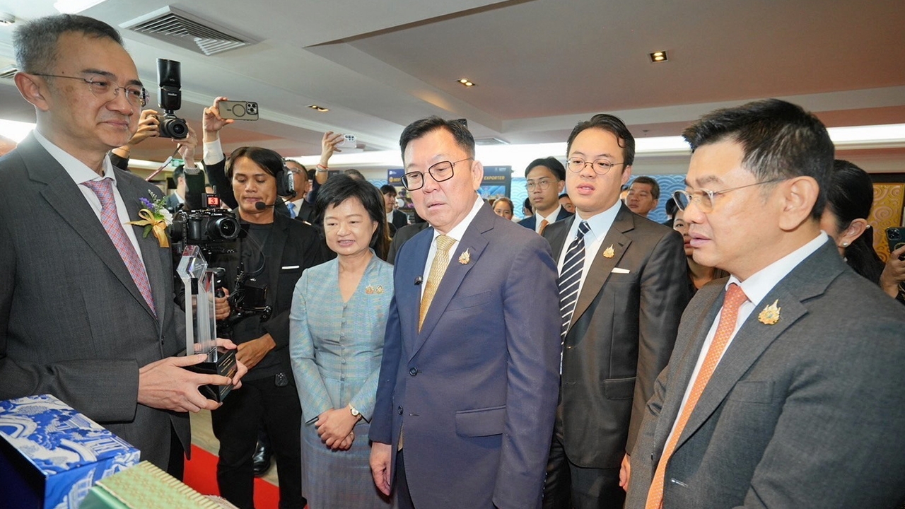 พณ.มอบรางวัล 42 ผู้ส่งออก สุดยอดสำเร็จ หาเงินเข้าประเทศเกือบ 5 หมื่นล้าน