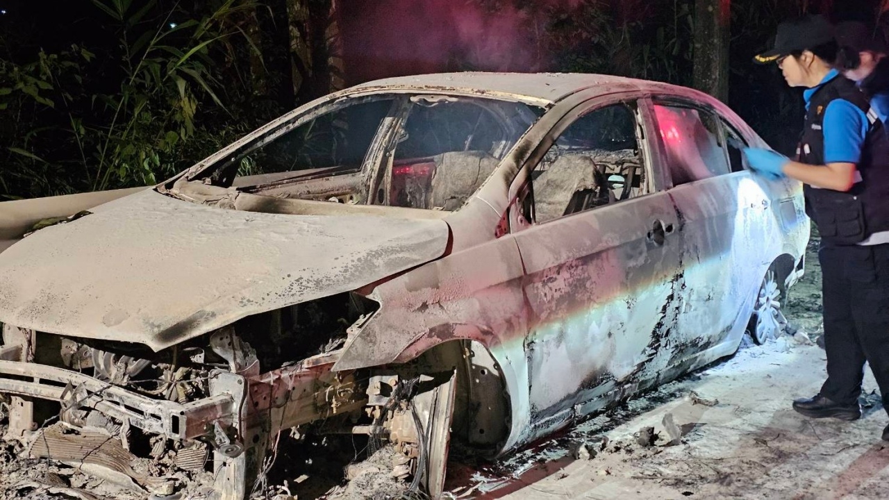 พบเก๋งไฟไหม้ จอดบนถนนสายปางไฮ-แม่ตอน จ.เชียงใหม่ มีศพปริศนา เหลือแต่โครงกระดูก