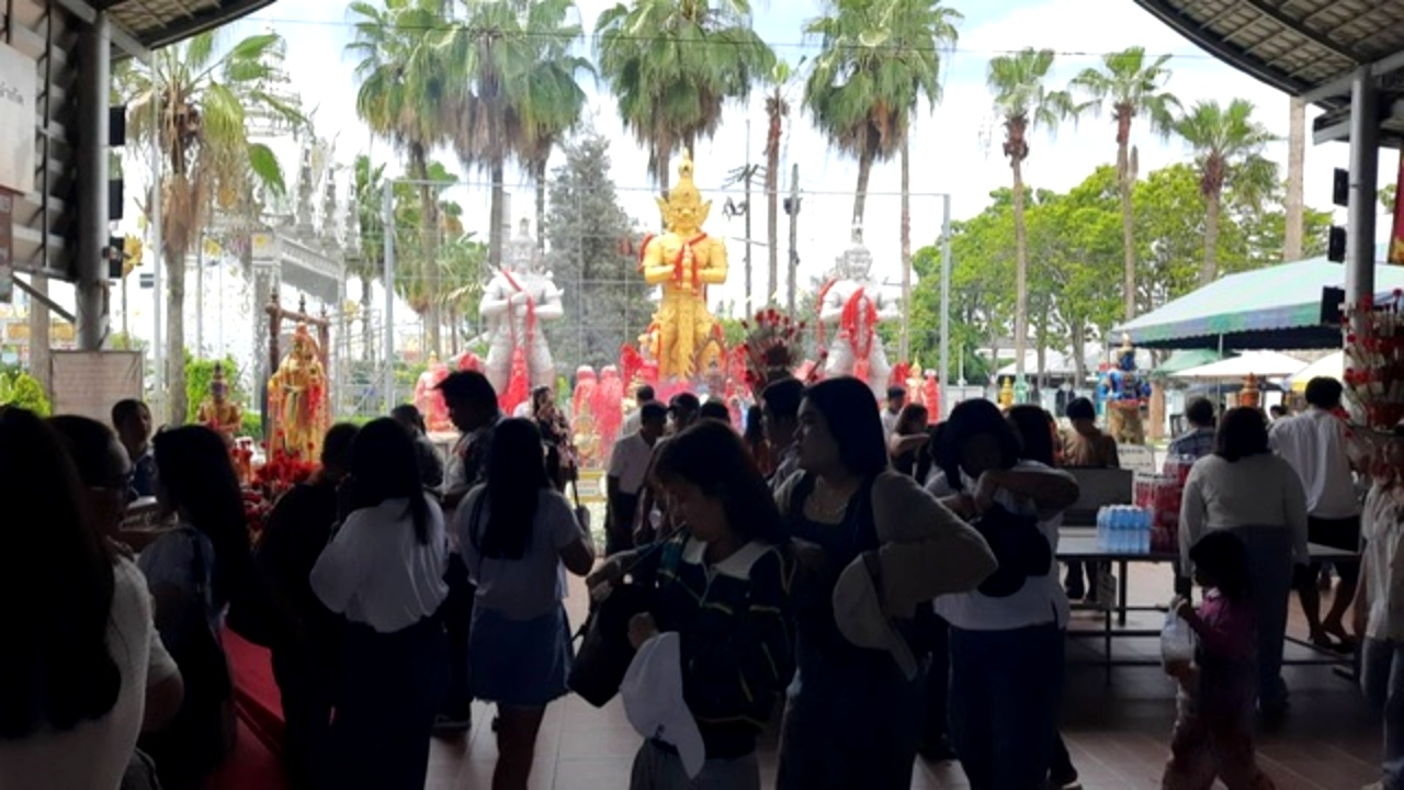 สาวแก้บน “ท้าวเวสฯ” วัดดัง หลังปลดหนี้สมใจ ไม่พลาดขอเลขเด็ดลุ้นโชคอีกงวด