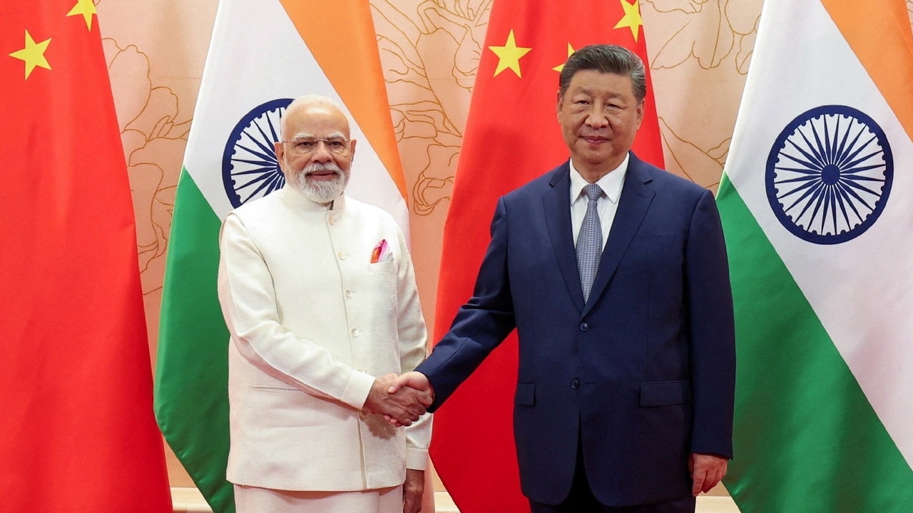 ผู้นำจีน-อินเดียจับมือชื่นมื่น ยืนยันจะเป็นพันธมิตร ไม่ใช่คู่แข่ง
