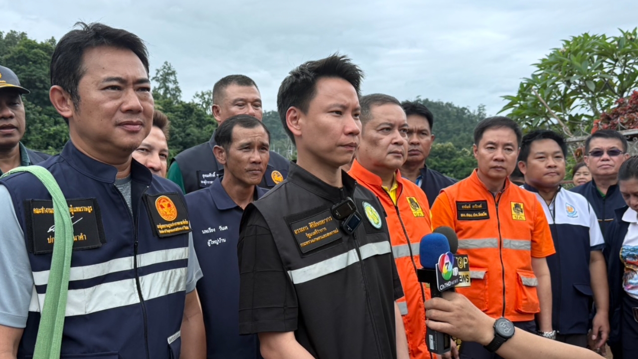 “อรรถกร” ควง สส.กล้าธรรม ดูความเสียหายน้ำท่วม ย้ำสถานการณ์การเมืองเป็นเรื่องอนาคต