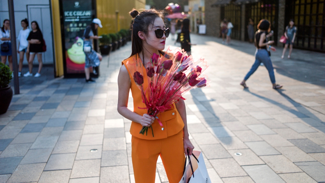 คึกคัก “วันวาเลนไทน์จีน”คู่รักแห่จดทะเบียนสมรส ราคาดอกไม้พุ่ง 10 เท่าตัว