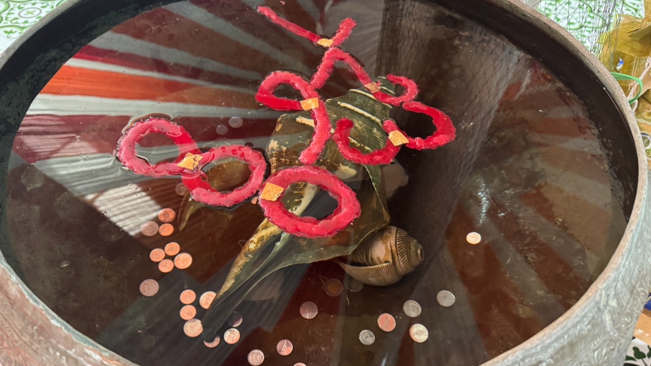 สายมูส่อง "เลขเด็ดงวดนี้" อ่างน้ำมนต์ อาศรมฤาษีเณร หลังสาวดวงปังถูกหวยหลักล้าน