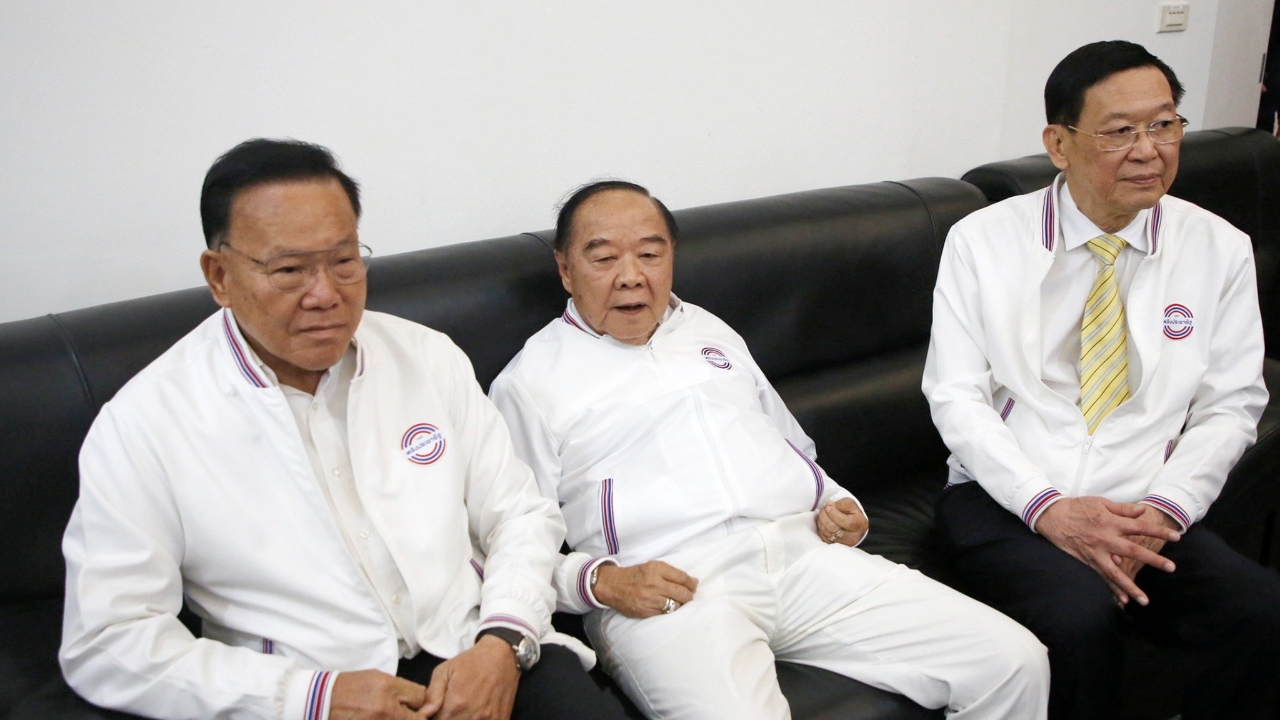 พปชร. ประชุมใหญ่ เลือก “สันติ” นั่งเลขาฯ พรรค สลับ “ไพบูลย์” นั่งรองหัวหน้า