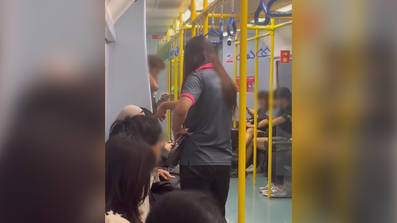 วิจารณ์สนั่น "สาวสอง" ด่ากราดบนรถไฟ ขู่ทำร้าย-ท้าแจ้งตำรวจ ล่าสุดถูกสั่งพักงานแล้ว