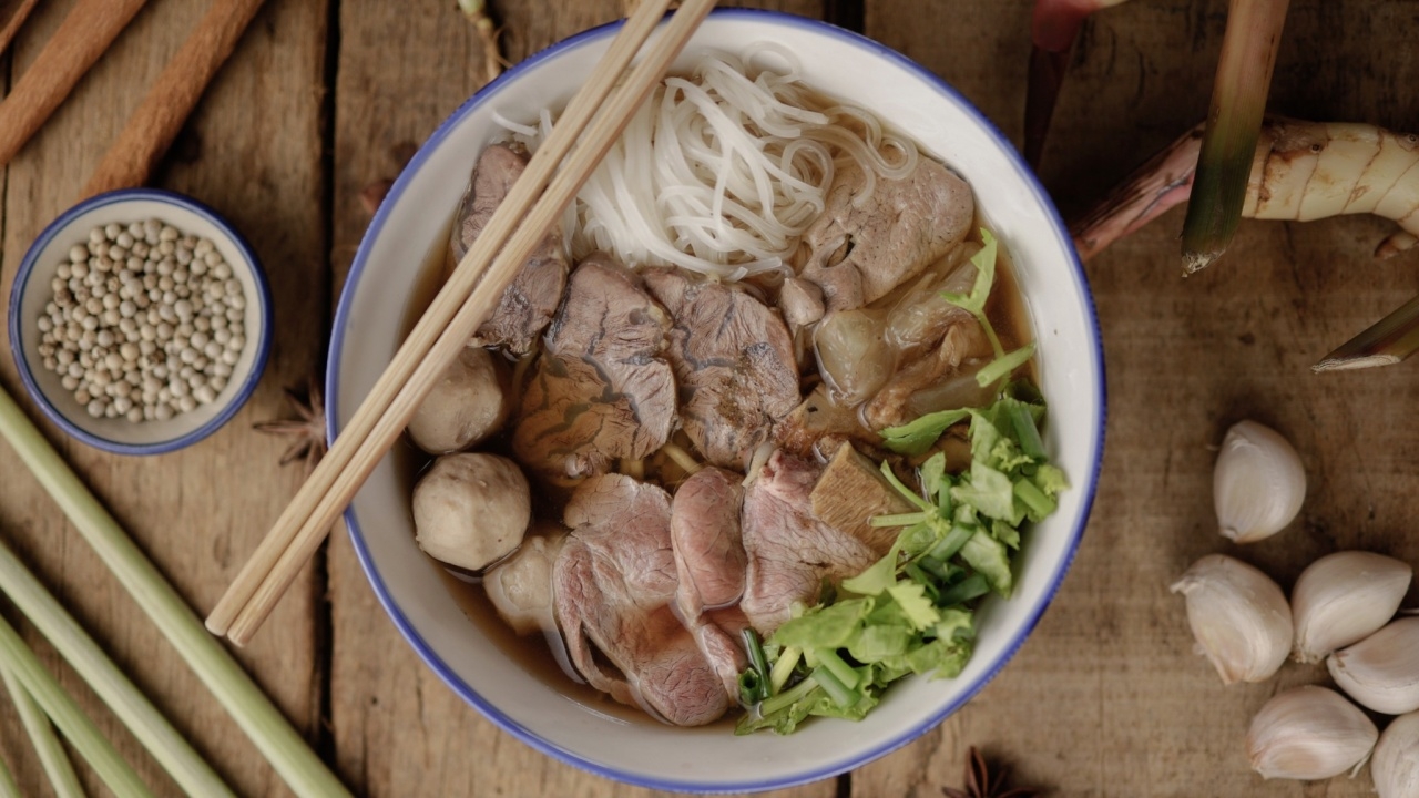 ปิดตำนาน 60 ปี "ร้านเนื้อวัวใส่ก๋วยเตี๋ยว" ประกาศเลิกกิจการ 31 ส.ค. 2568