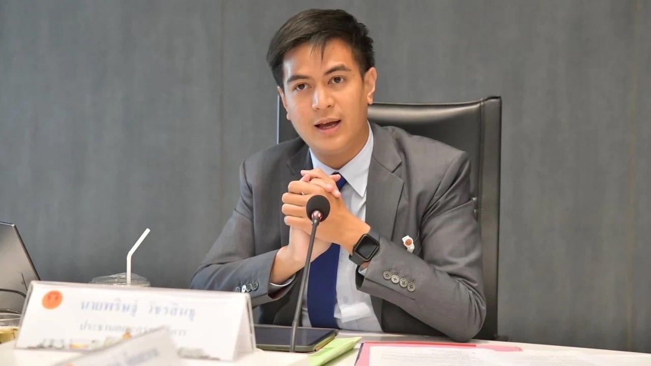 “พริษฐ์” แนะโฆษกพรรคเพื่อไทย ยอมรับตามตรงรัฐบาลไม่รอบคอบทำนโยบายรถไฟฟ้า 20 บาท