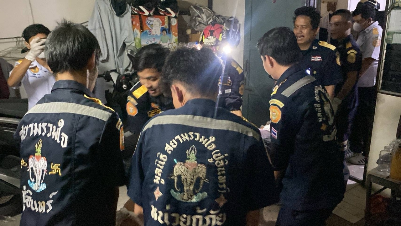 ลูกชายวัย 25 ป่วยจิตเวช คลั่งแทงพ่อเสียชีวิตคาบ้านเช่า