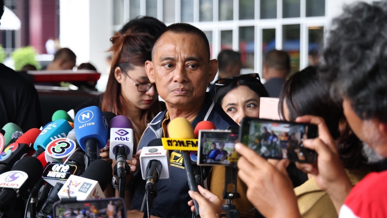 "หมอบี" บริหารรักไม่ดี ทำขัดแย้ง "อลงกตการละคร" นั่งวีลแชร์ตบตาเพื่อเงินบริจาค