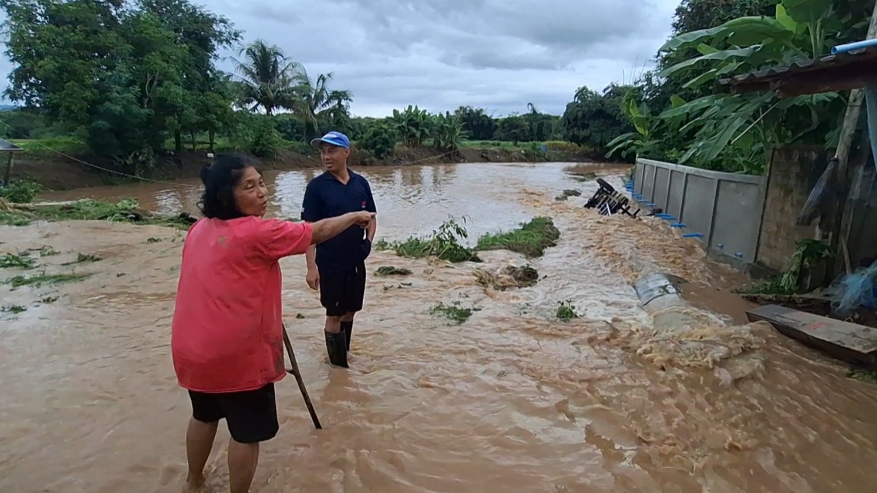 ลำปางอ่วม น้ำป่าไหลซัดอ่างเก็บน้ำแตก ทะลักเข้าท่วมบ้านเรือนกว่าร้อยหลังคาเรือน