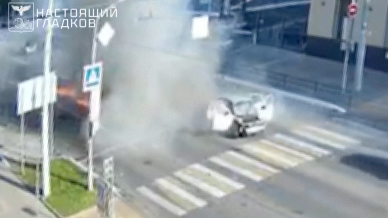 3 ผู้โดยสารรอดตาย โดรนตกใส่รถยนต์ในรัสเซีย