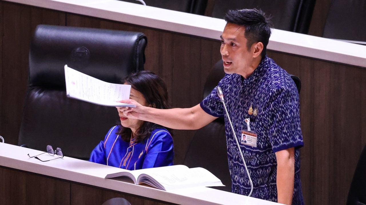 สภาวุ่นกลางดึก “กรวีร์” ประท้วงเดือด - “ชาดา” ซัด สส.รัฐบาล ร่างทรงรัฐมนตรี