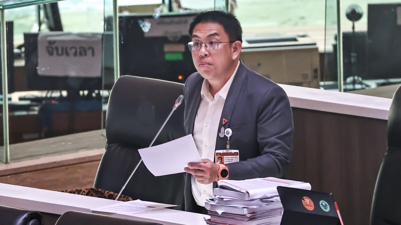 "วิโรจน์" เดือดฉะงบกรมทางหลวงจัดซื้อรถเครนที่ผิดกฎหมาย