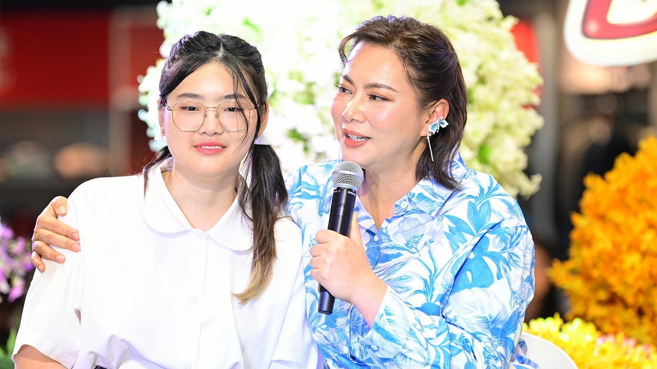 เวที "WOMEN INSPIRED TALK" ถ่ายทอดสายใยรักแม่ลูกคนดัง