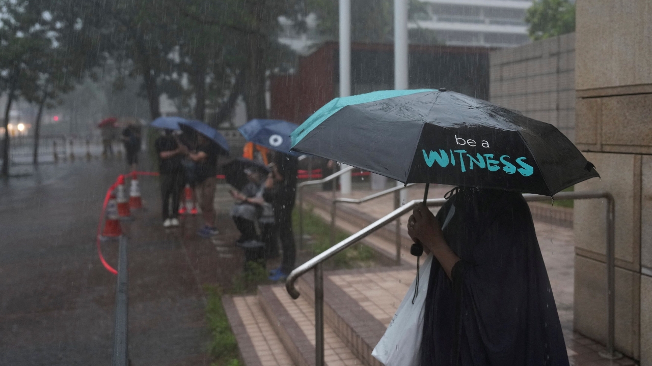 ฮ่องกงเตือนภัยพายุฝนระดับสีดำรับมือพายุโซนร้อนโพดุล