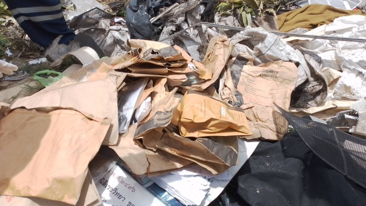 พบชิ้นส่วนกระดูกเพิ่มอีก หลังสุนัขคาบมาแทะ เจอซองยา-วัตถุพยานทิ้งเกลื่อน