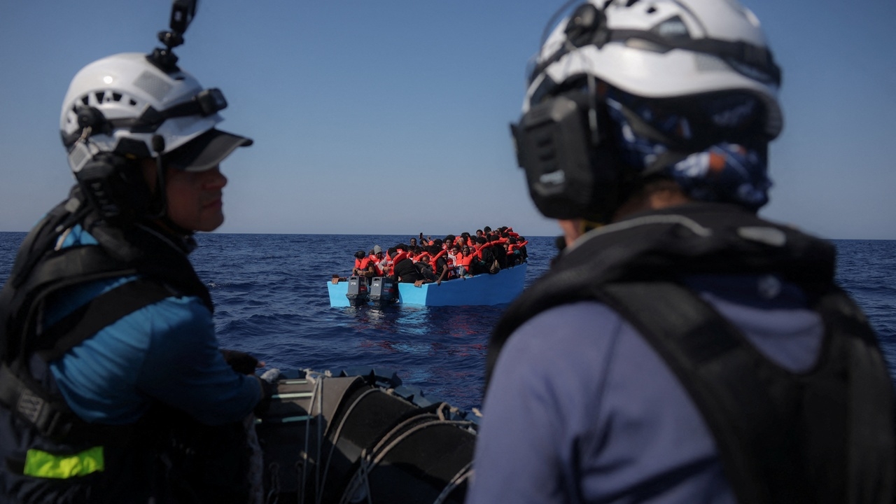 สลด เรืออพยพล่มนอกเกาะอิตาลี พบแล้ว 20 ศพ คาดสูญหายอีกหลายราย