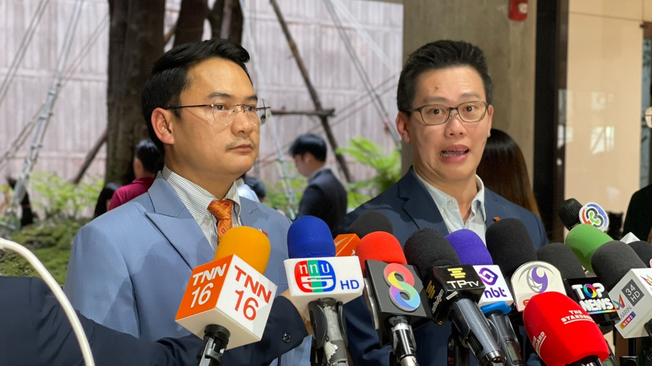 2 สส.พรรคประชาชน แจงยิบไทม์ไลน์ถูกสาวล่อซื้อ 10 ล้าน ยังไม่ชัดเป็นคนพรรคไหน