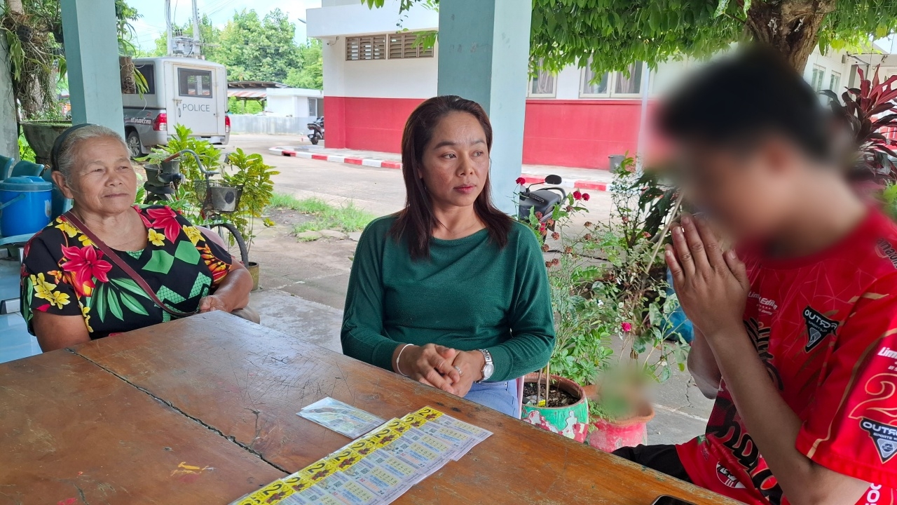 รอง ผจก.บริษัท สำนึกผิด นำลอตเตอรี่มาคืนยาย หลังโอนจ่ายทิพย์ 5 พันบาท