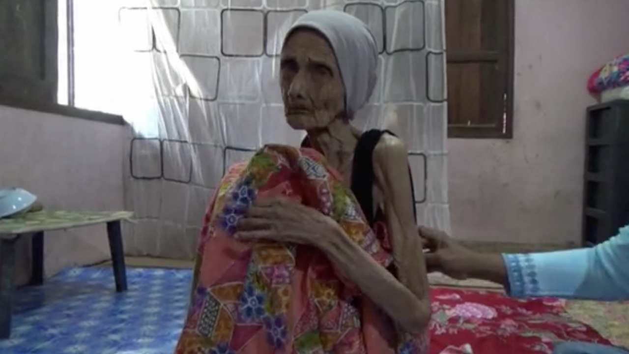 ชื่นชม ยายทวดอายุ 100 ปี เลี้ยงลูก 10 คนไม่เคยปล่อยให้อด สั่งสอนจนทุกคนได้ดี