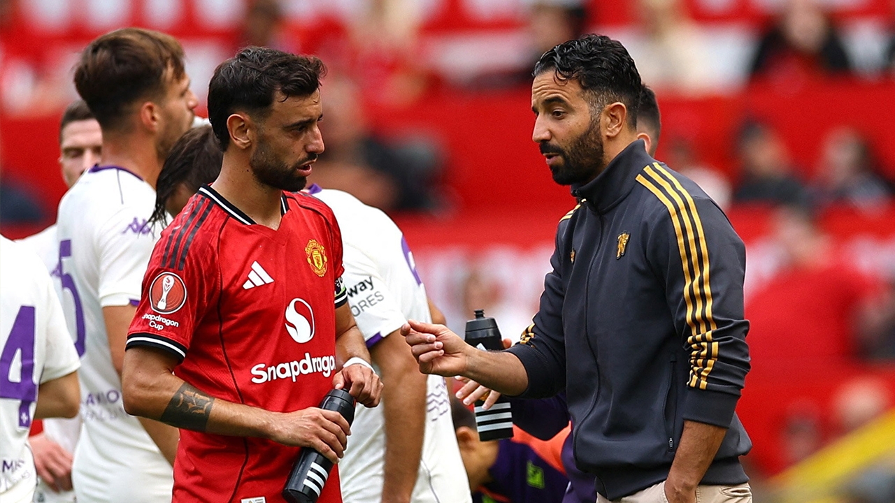 แมนยูฯ หน้าชา ยื่นข้อเสนอแรกคว้า "แข้งเป้าหมายใหม่" แล้ว แต่โดนตอบกลับทันที