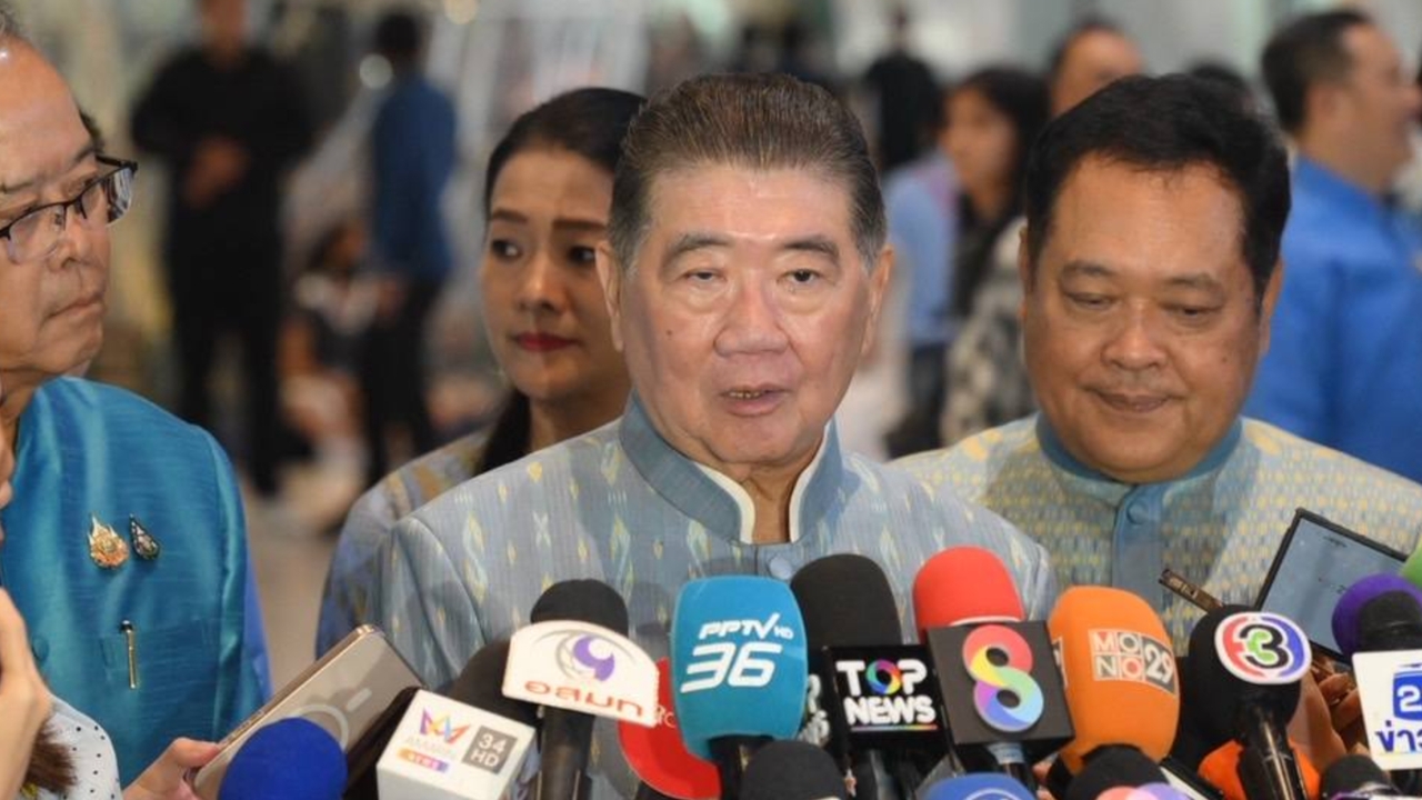 “ภูมิธรรม” โต้ข่าว “อิ๊งค์” ชิงลาออกหลังสภาผ่านงบประมาณ 2569 ลั่นไม่มีแผนสำรอง