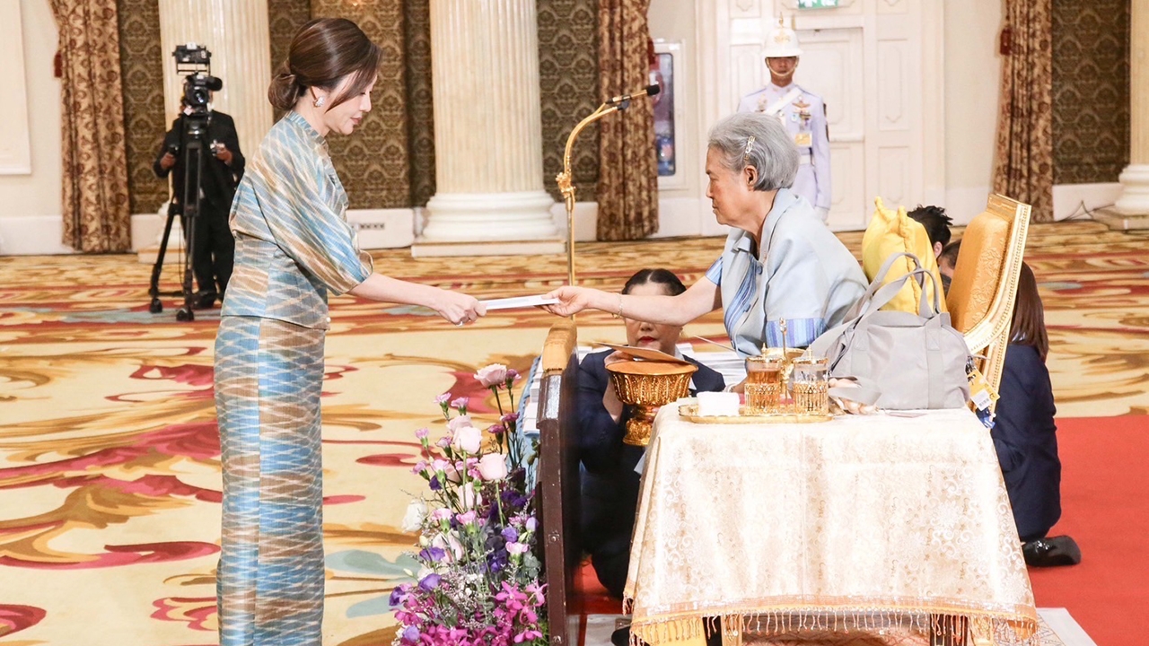 ”มาริษา เจียรวนนท์” เข้ารับพระราชทานรางวัลแม่ดีเด่นแห่งชาติ 2568 สาขาผู้บำเพ็ญประโยชน์ต่อสังคม