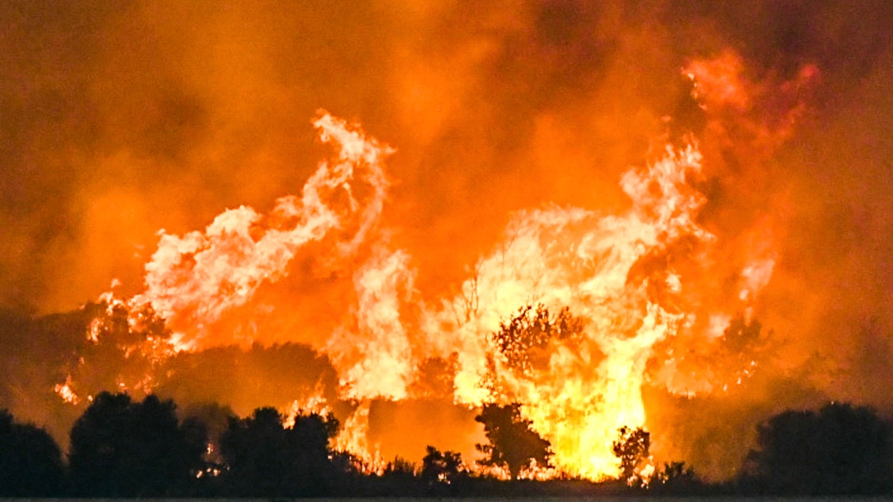 ไฟป่ารุนแรงถล่มกรีซ-สเปน ท่ามกลางคลื่นความร้อนยุโรปยังไม่ทุเลา