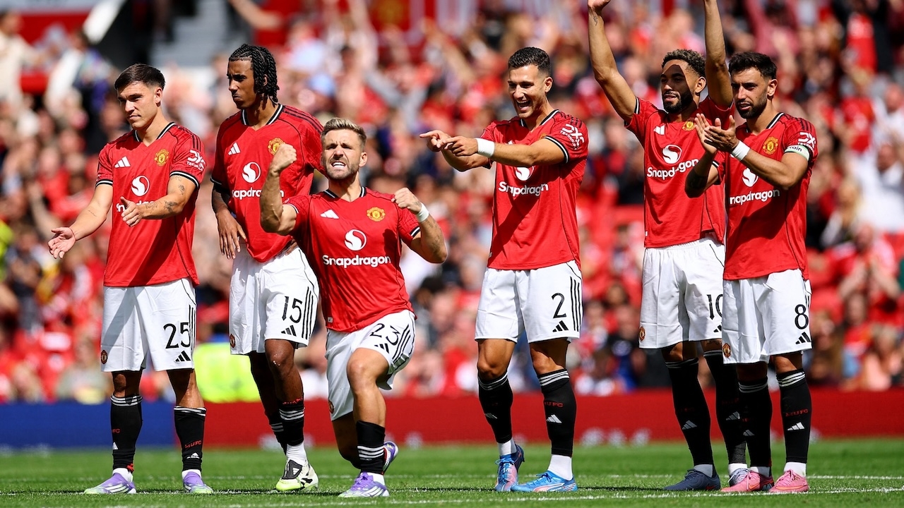 จะเอาให้ได้ "แข้งแมนยูฯ" รวมพลังกล่อม 1 สตาร์ดัง ย้ายเข้าโรงละครฯ