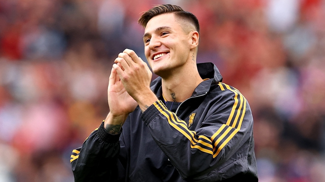 เกิดอะไรขึ้น "เซสโก้" กดเลิกติดตาม 2 ทีมดังพรีเมียร์ลีกแล้ว