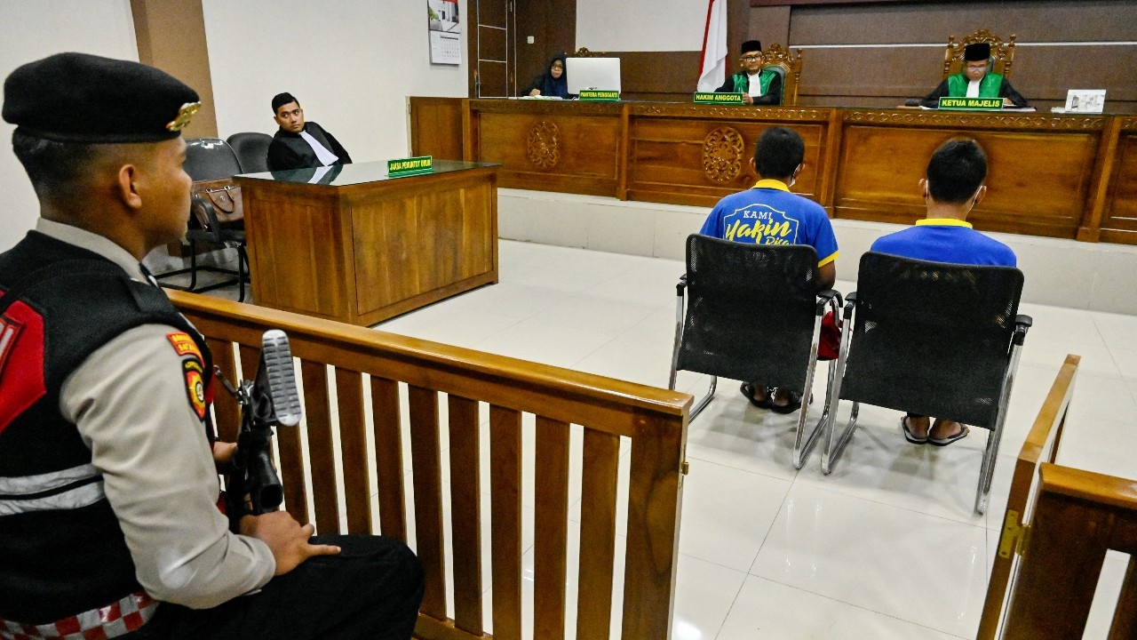 ศาลอิสลามในจังหวัดอาเจะห์ ของอินโดฯ สั่งโบยในที่สาธารณะ 80 ครั้ง ลงโทษสองหนุ่มประพฤติผิดทางเพศ