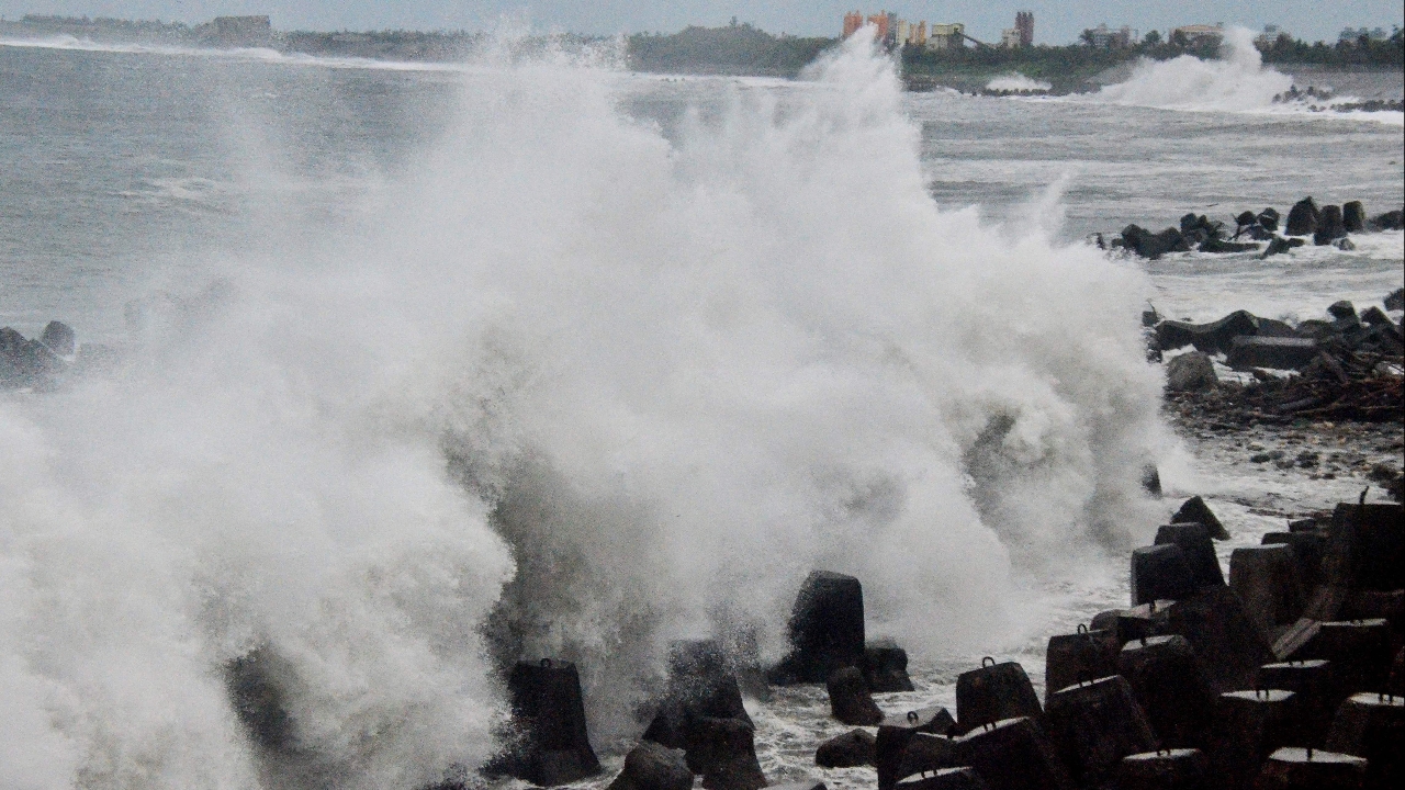 ไต้ฝุ่นโพดุลแรงขึ้น! พุ่งตรงถล่มไต้หวัน อพยพแล้วกว่า 5,500 คน