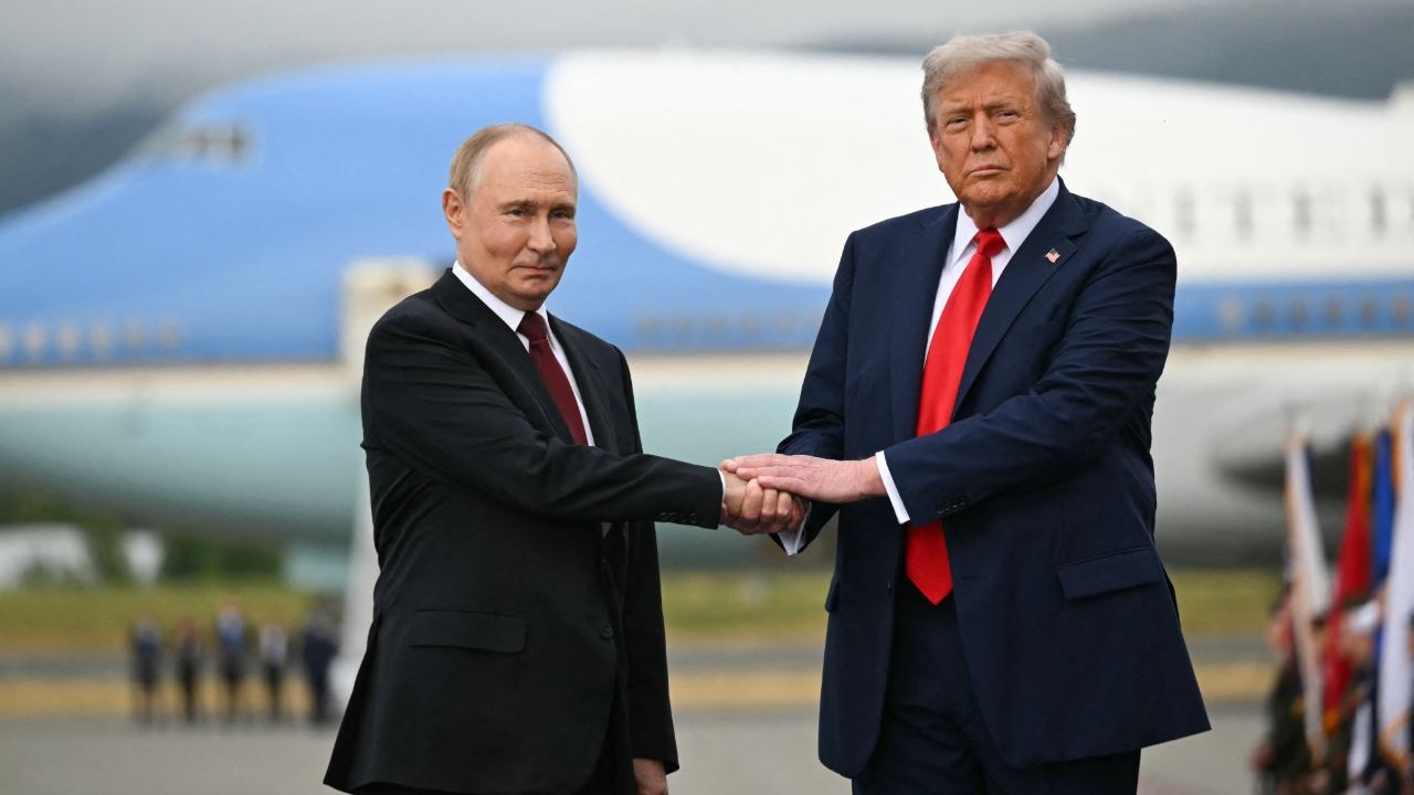 "ทรัมป์-ปูติน" พบหารือกันอย่างอบอุ่น ที่รัฐอะแลสกา เพื่อเจรจาแนวทางยุติสงครามยูเครน 