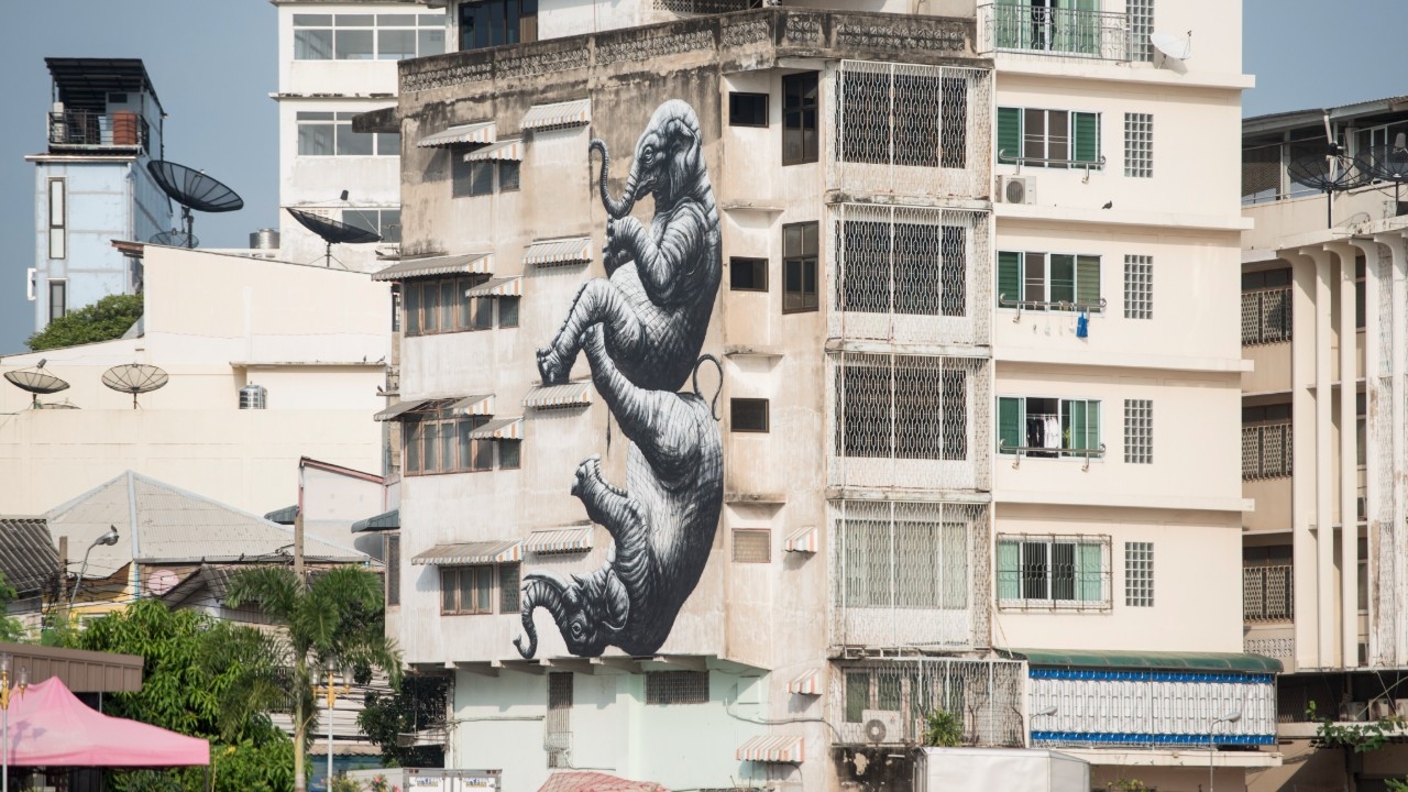 10 ที่จอดรถทรงวาด 2025 พร้อมวิธีเดินทางไปถนนทรงวาด นั่ง MRT ไปลงที่ไหน