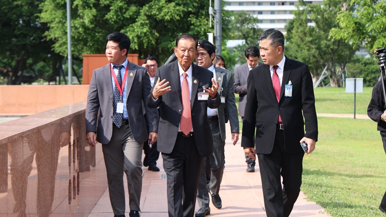 “วันนอร์” สั่งปรับภูมิทัศน์ รองรับอัญเชิญ “พระบรมราชานุสาวรีย์รัชกาลที่ 7”