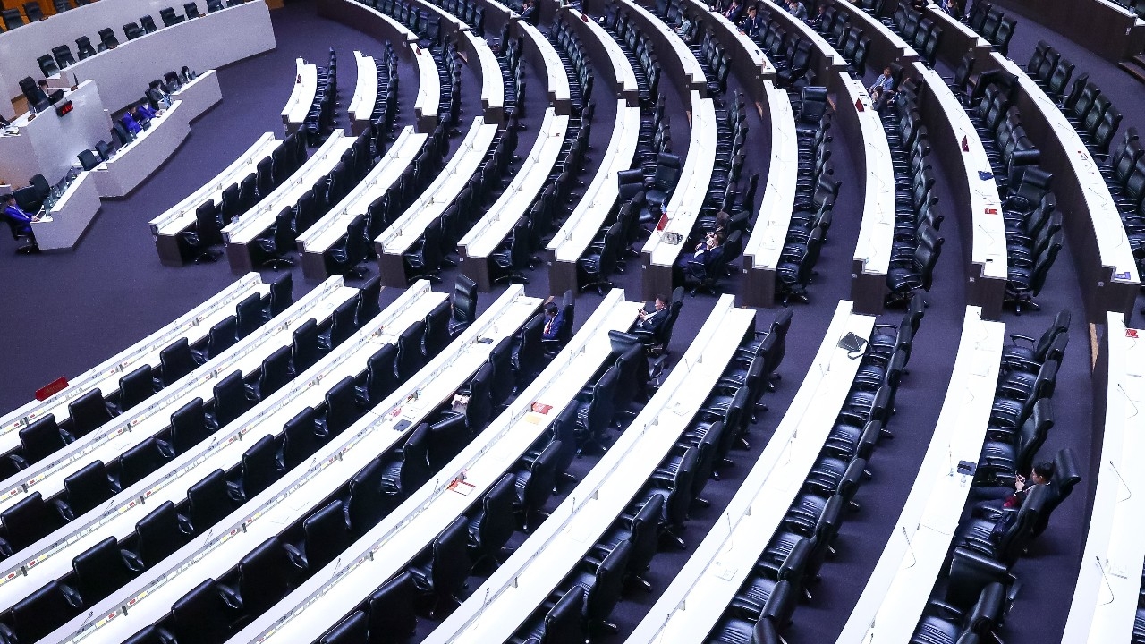 หนีสภาล่มครั้งที่ 4 “ไชยา” สั่งปิดประชุม แก้เกมรัฐบาลเสียงปริ่มน้ำ หลัง สส. ปชน. โวย