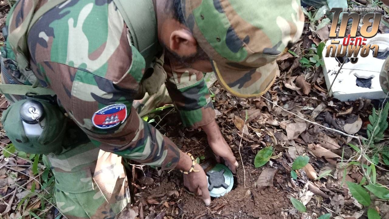 เปิดภาพหลักฐาน "ทหารกัมพูชา" ขณะฝังทุ่นระเบิดชนิด PMN-2 ในพื้นที่ภูมะเขือ