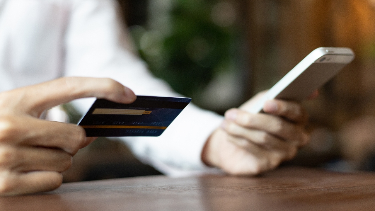 สรุปเคล็ดลับการใช้บัตรเดบิตออนไลน์ให้คุ้มค่าและปลอดภัย