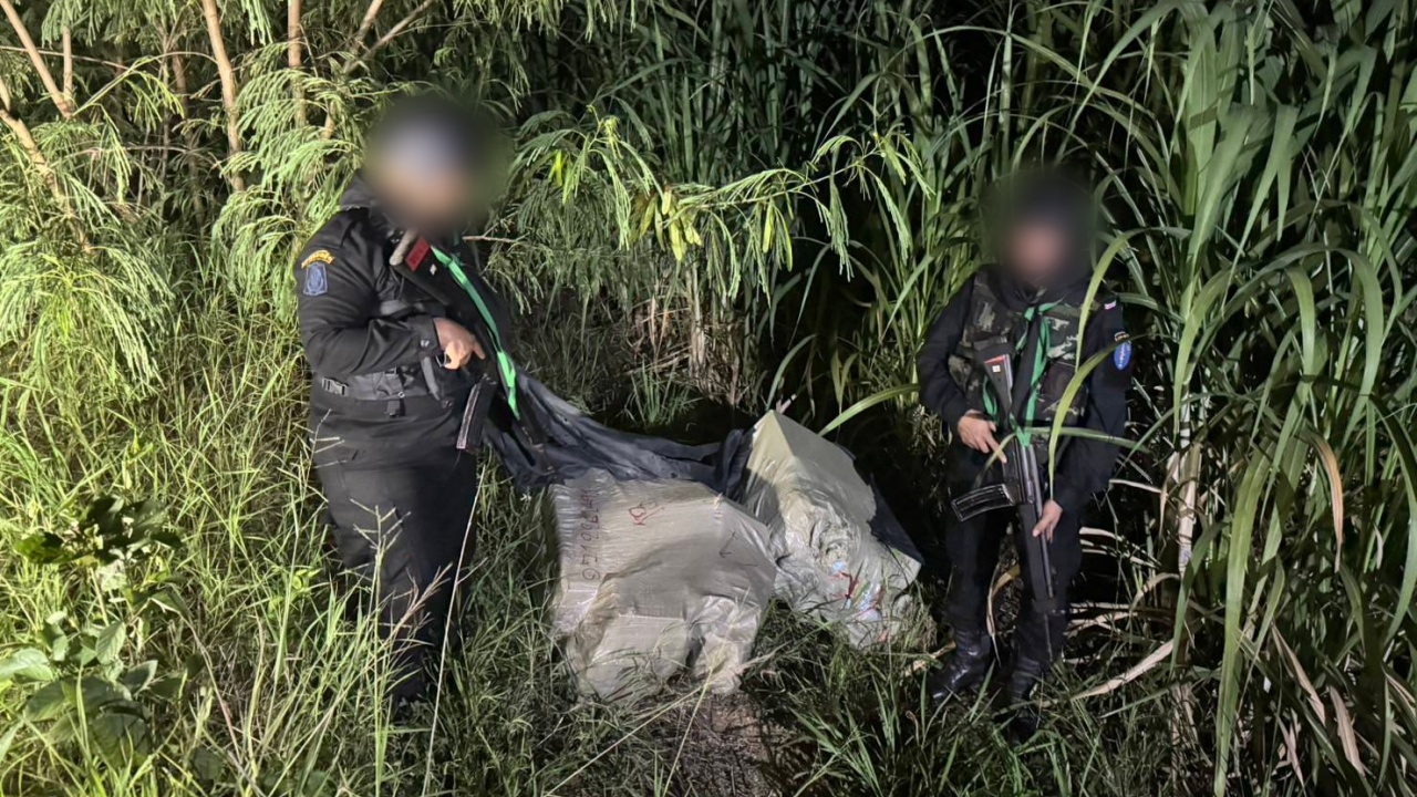 ตรวจยึดซิมโทรศัพท์ 395 หมายเลข ถูกทิ้งในไร่อ้อยชายแดน คาดโยงขบวนการแก๊งคอลฯ