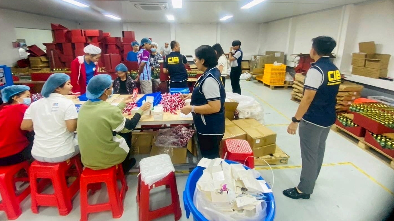 ทลาย "โรงงานเถื่อน" ทําเครื่องสําอาง มูลค่า 20 ล้าน-ทุนจีน!