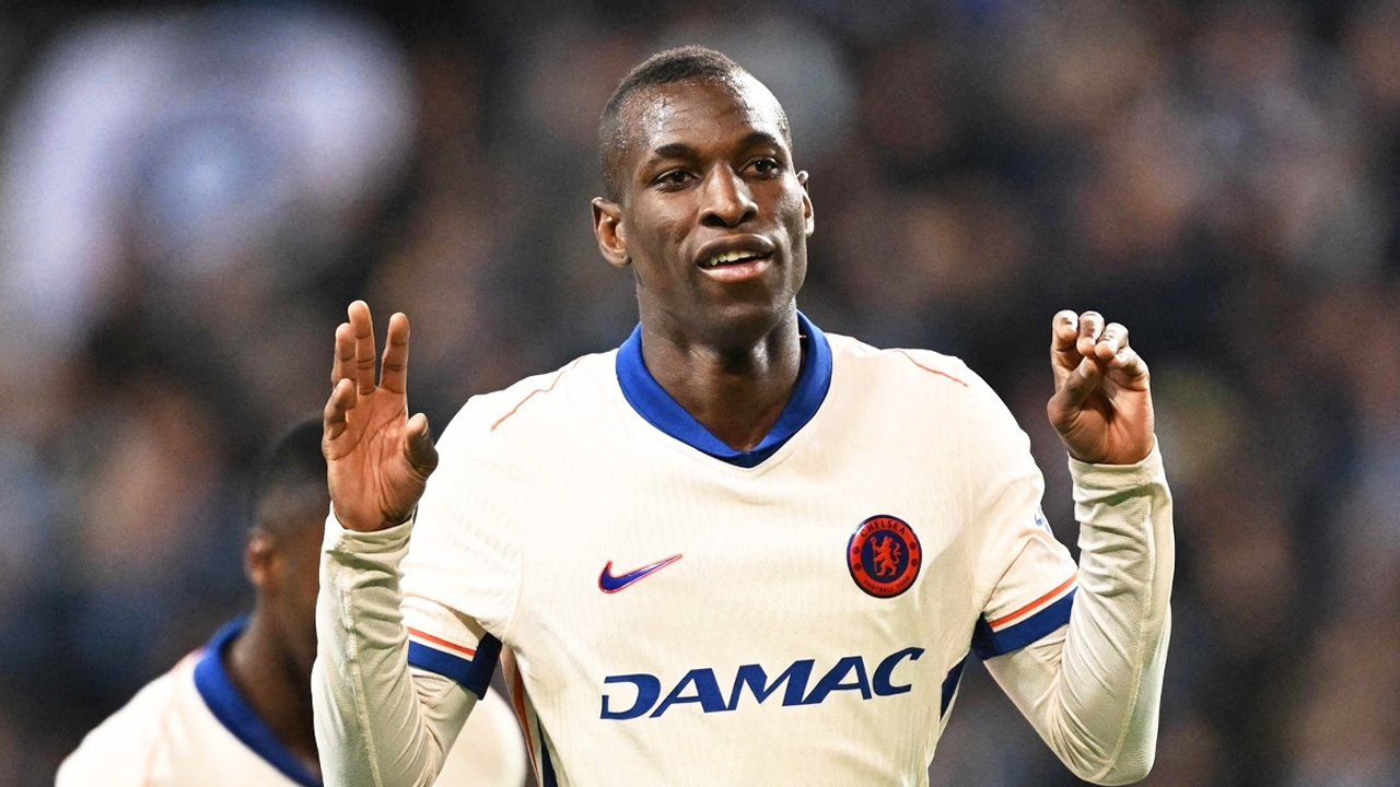 ลุ้นโค้งสุดท้าย! "ทีมพรีเมียร์ลีก" สนดึง "แจ็คสัน" ร่วมทีม "เชลซี" เร่งปล่อยก่อนตลาดปิด