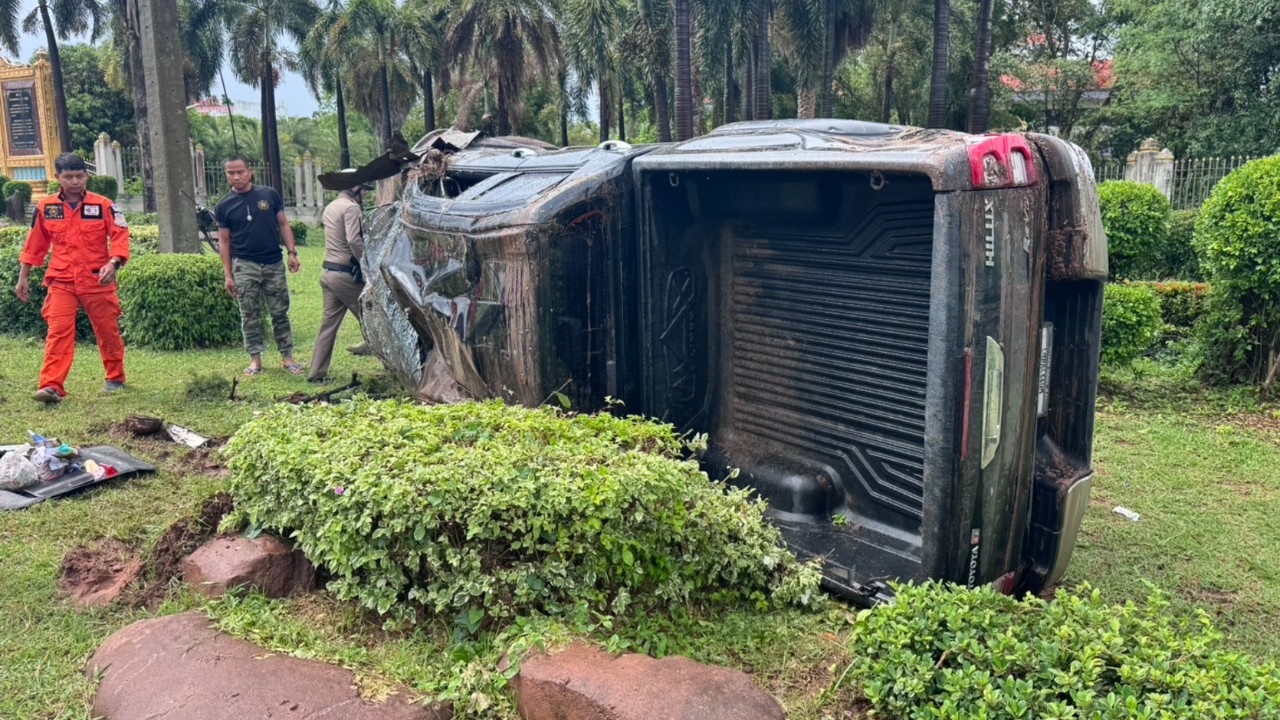 กำนันป่อง ศิษย์พ่อคูณ รถพลิกคว่ำหลายตลบ รอดปาฏิหาริย์ ทองคำ-เงิน 1.5 ล้านอยู่ครบ