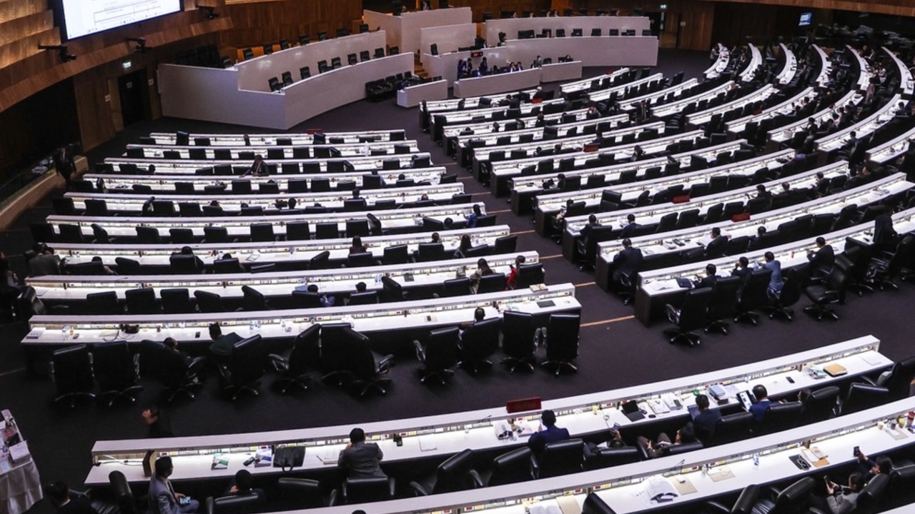 ผลโพลนิด้า คนไม่ค่อยพอใจการทำงาน สส. หมดหวังกับพรรคการเมืองทั้งฝ่ายค้าน-รัฐบาล