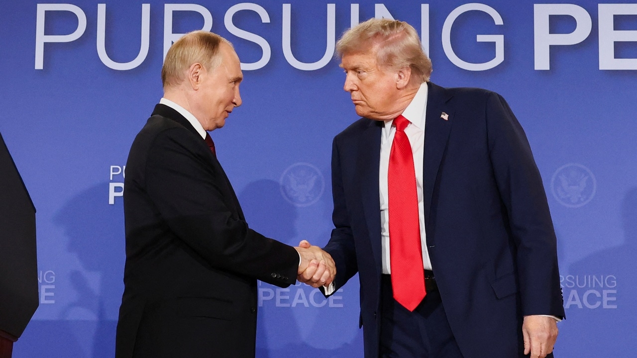 ทรัมป์พลิกจุดยืนหลังคุยปูติน บอกยูเครนควรตกลงยุติสงครามกับรัสเซีย