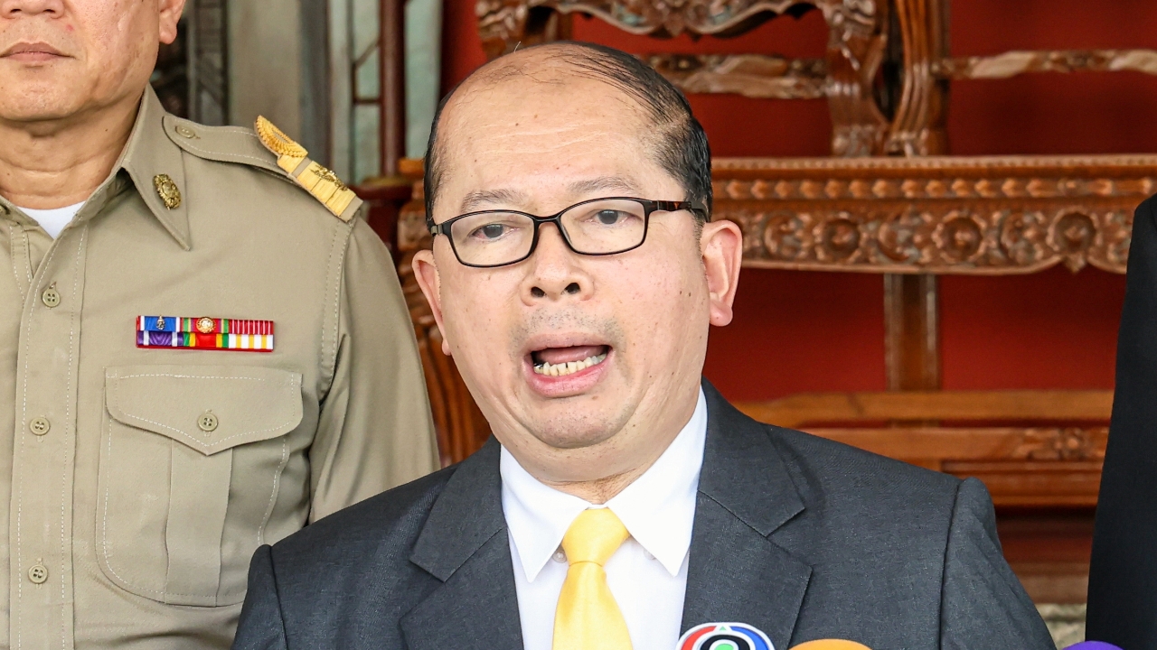 เลขาฯ สมช. เตรียมแจงศาลรัฐธรรมนูญ 21 ส.ค. “หมอมิ้ง” โยนถาม “อิ๊งค์” ไปเองหรือไม่