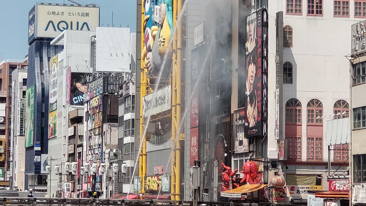 ไฟไหม้ย่านการค้าโอซาก้า เพลิงลุกอาคาร 7 ชั้น มีผู้บาดเจ็บจากการสำลักควันหลายราย