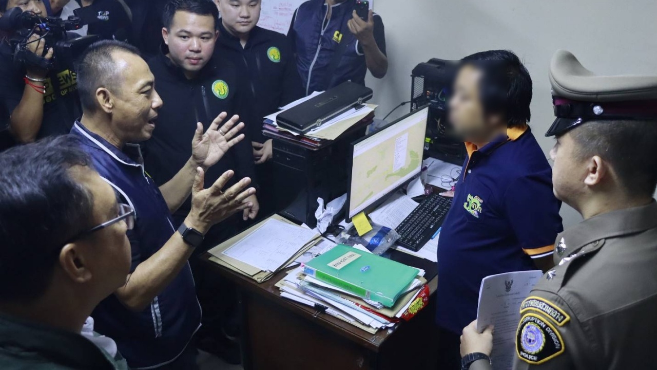 จับเจ้าหน้าที่ ส.ป.ก. สระบุรี ออกเอกสารสิทธิ์ให้นายทุน รุกป่าทำรีสอร์ตหรู “ไร่ภูนับดาว”